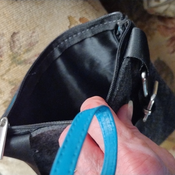 EUC Felt Two Pocket Adjustable Shoulder Crossbody Bag - Picture 4 of 10